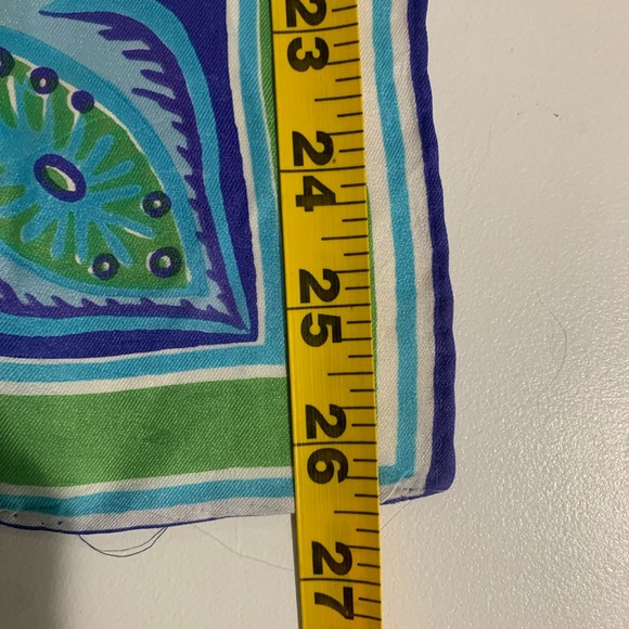 Vera scarf made in Japan. - Picture 7 of 9